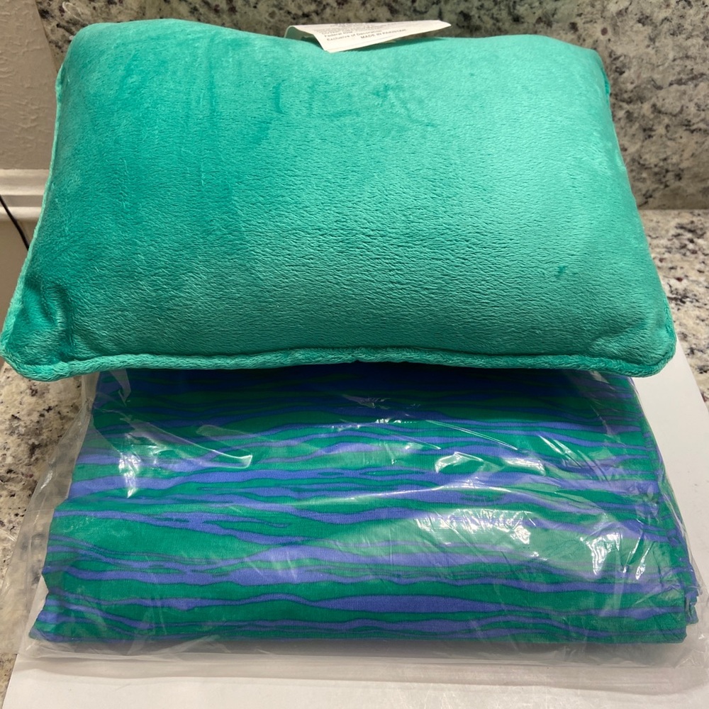 TWIN Size Sheet Set Green And Purple Cotton Blend Xhilaration 4 Piece Sheet Set.